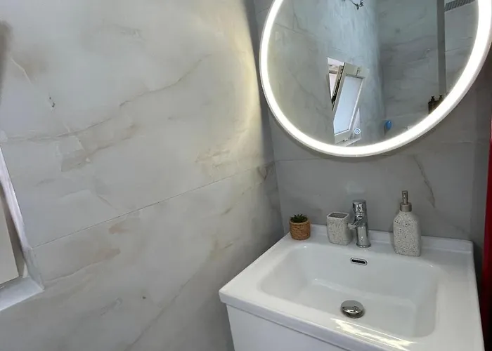 Luna Center * ティラナ